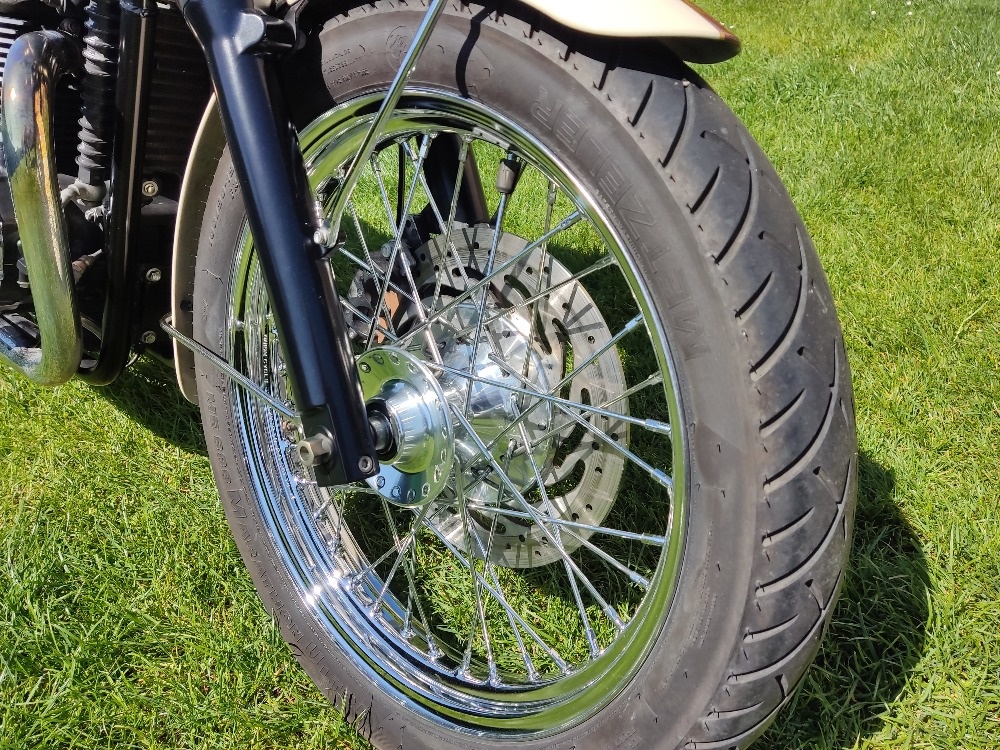 Triumph Bonneville T 100 (2011) TOP stav, ZIMNÍ VÝPRODEJ-SUP - 13