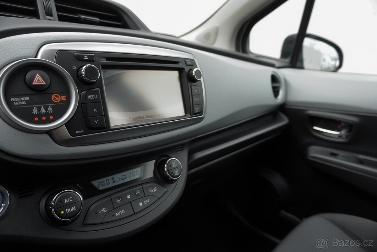 Toyota Yaris 1.5 Hybrid LOUNGE - 13
