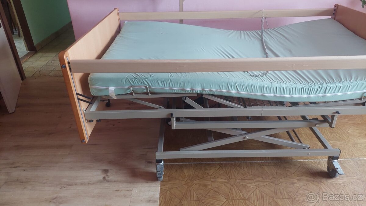 Postel zdravotní, polohovací, masiv - 13