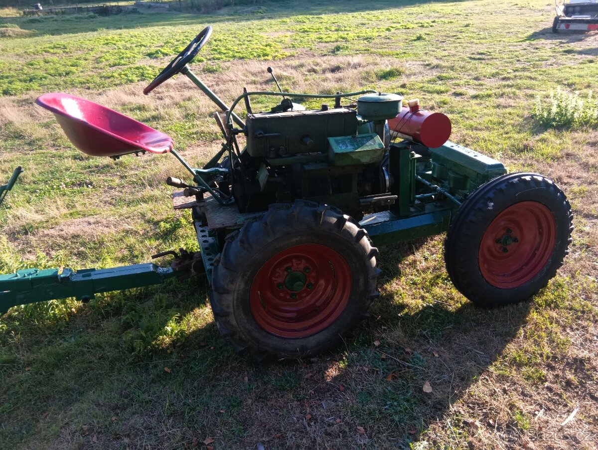 Malotraktor Slavia a vlekem. - 13