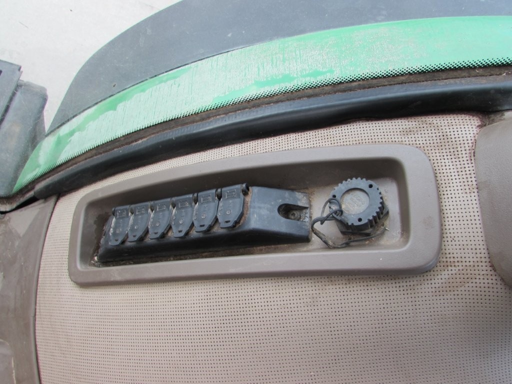 JOHN DEERE 7230R - 13