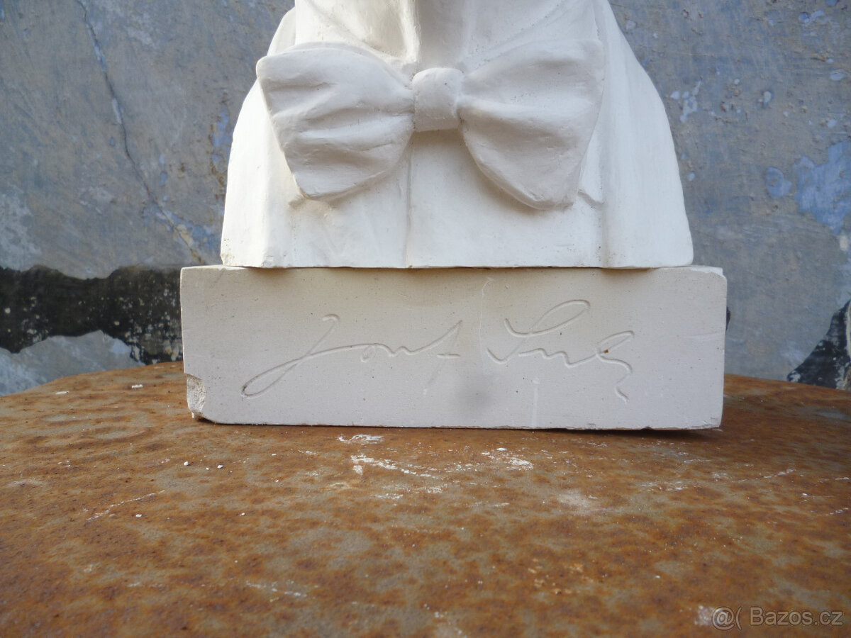 Sochařská busta houslisty Josefa Suka - 13