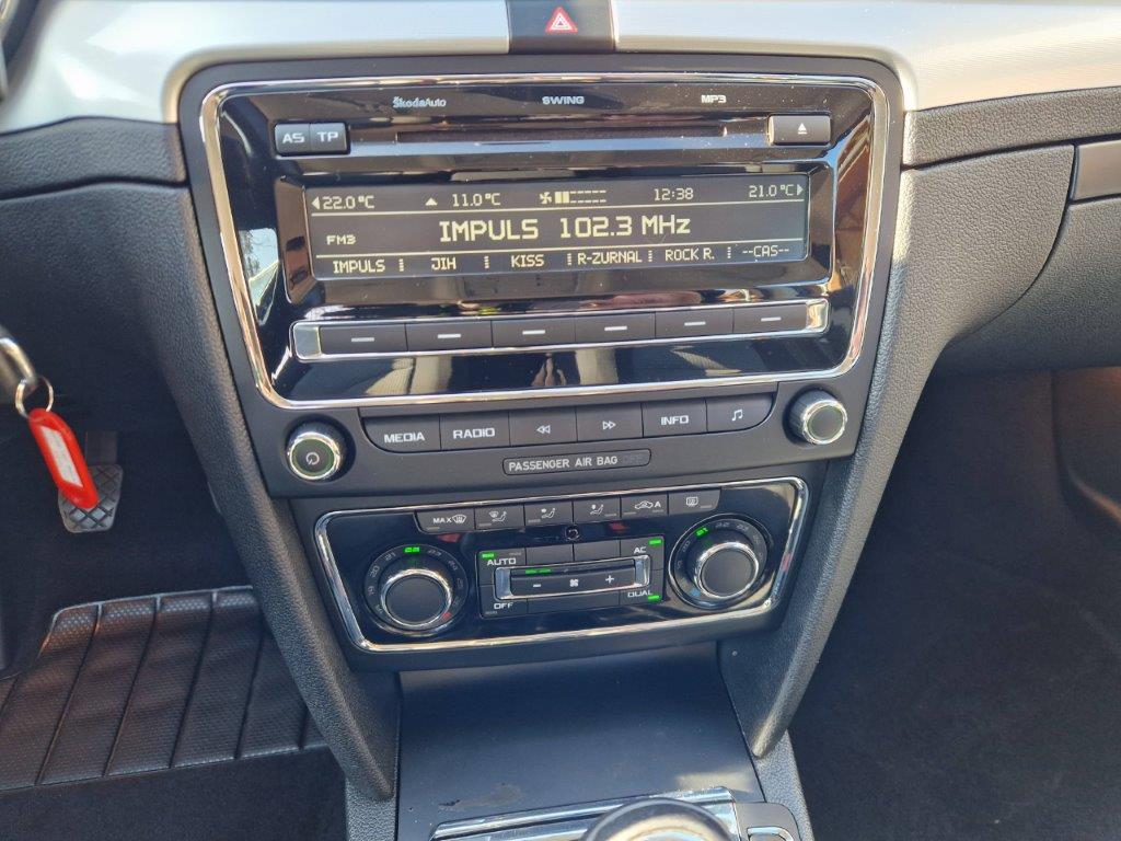 Škoda Superb 2 1,6 TDI, 77 KW xenony - 13