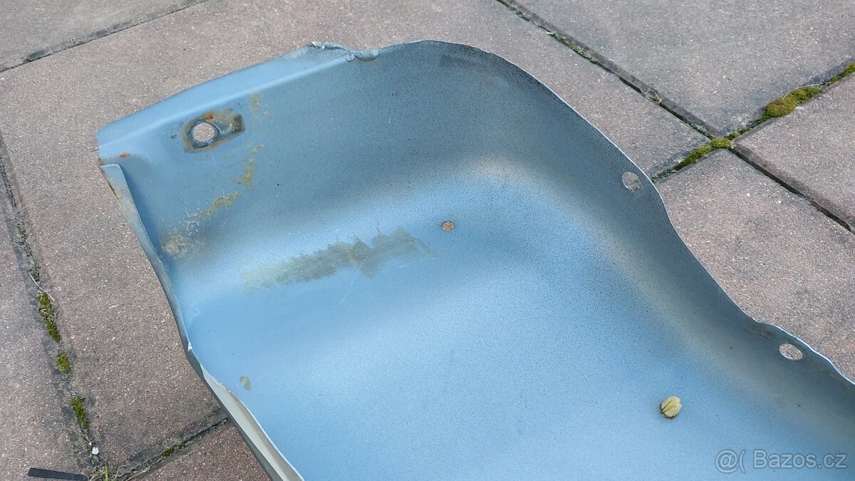 Mitsubishi Pajero Exceed – Blatník pravý přední - 13