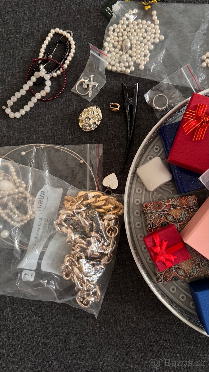 bižuterie v krabičkách - 13