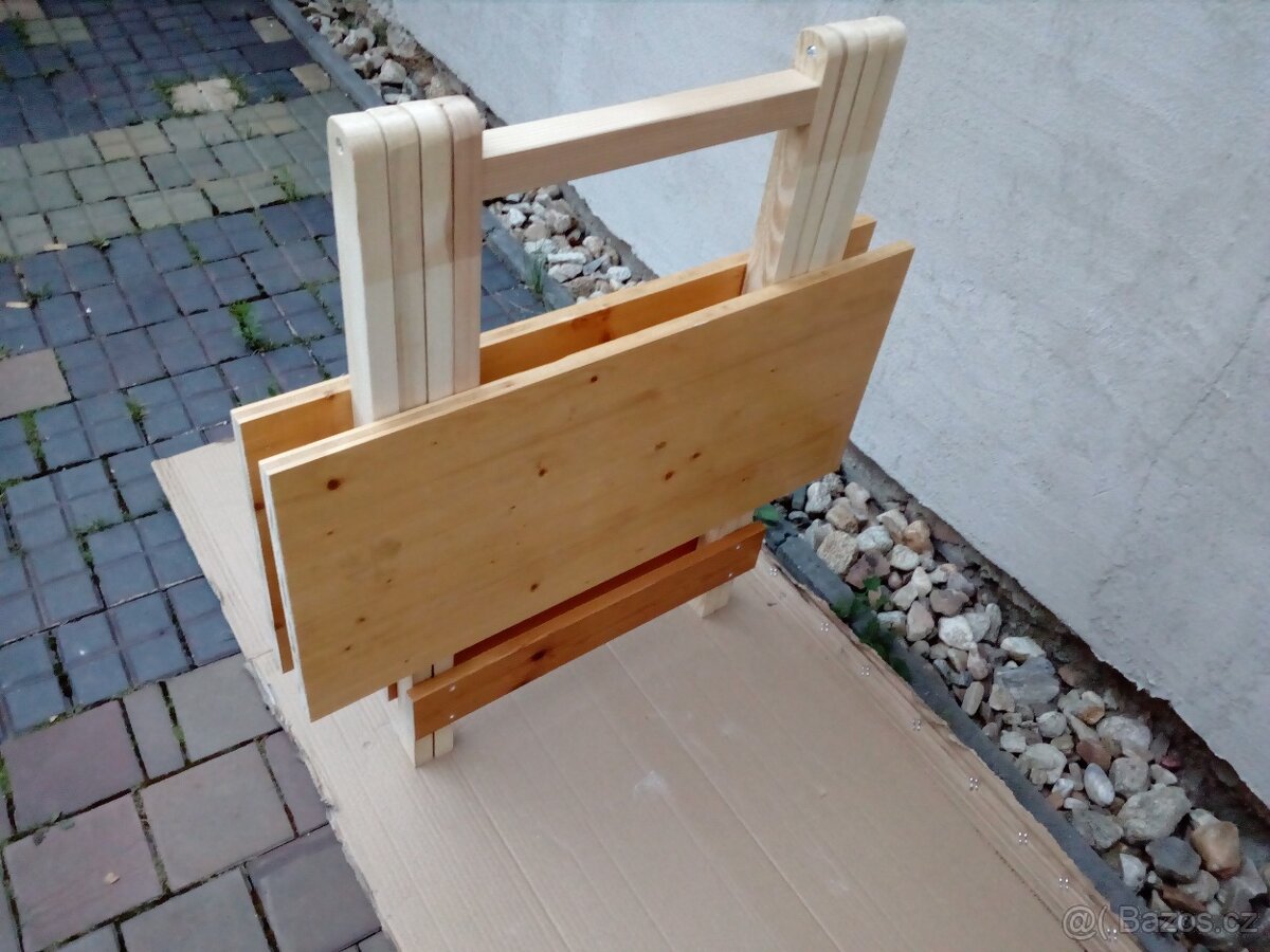 Prodám skládací stůl ze dřeva 75x80 - 13