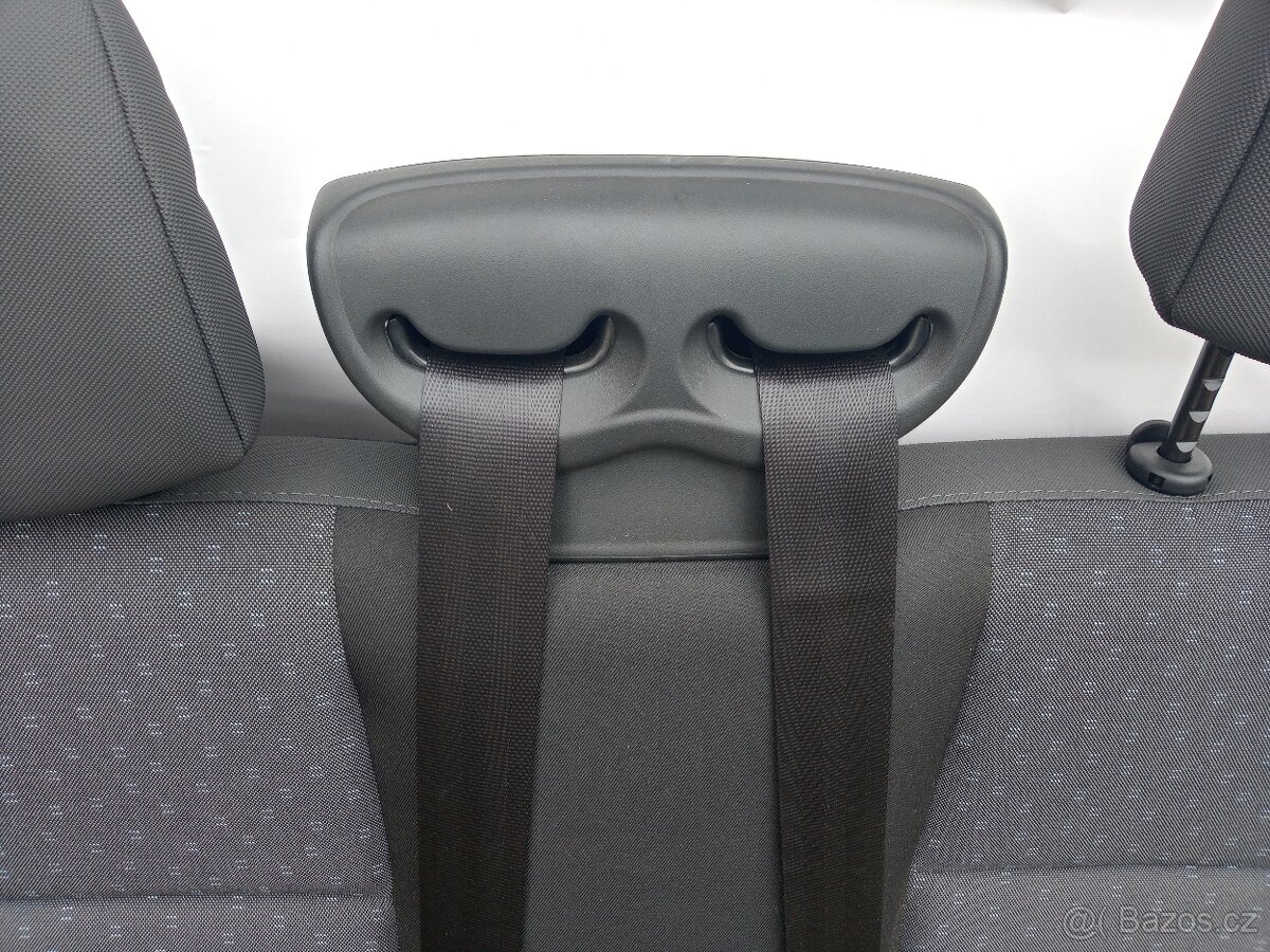 PRODÁM TROJSEDAČKU S INTEGROVANÝMI PÁSY RENAULT MASTER 2019 - 13