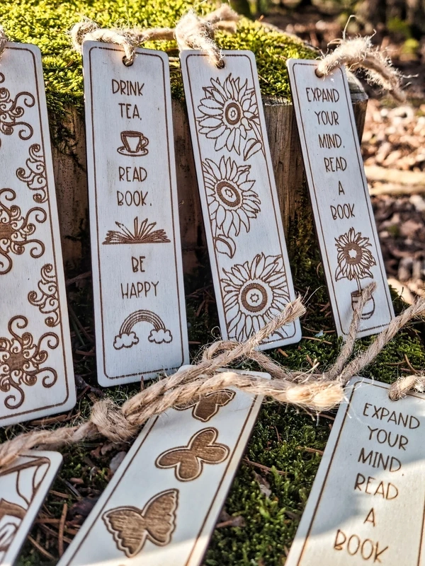 Dřevěná záložka do knihy s originálním designem V1 - 13