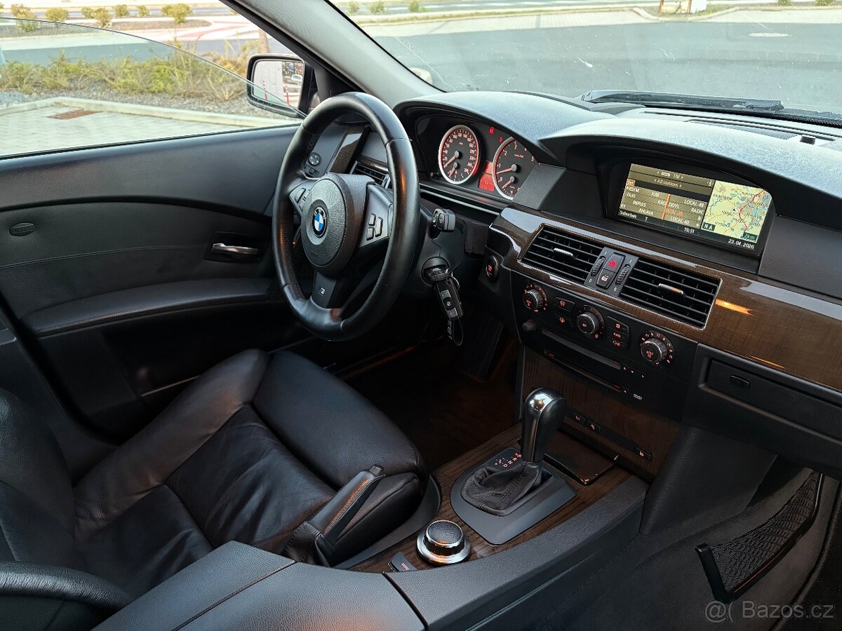 BMW e61 550i touring - 13