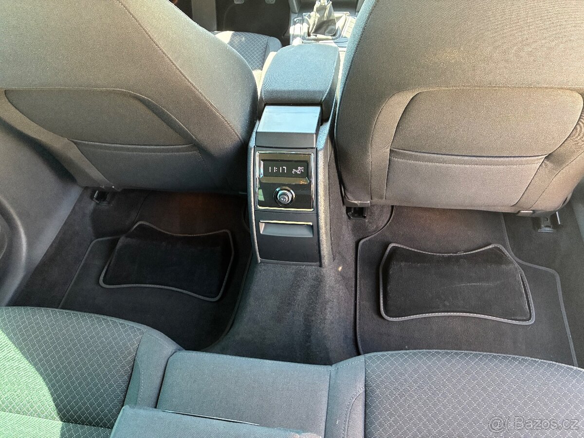 Škoda Superb Combi 2.0Tdi 2015 - 13