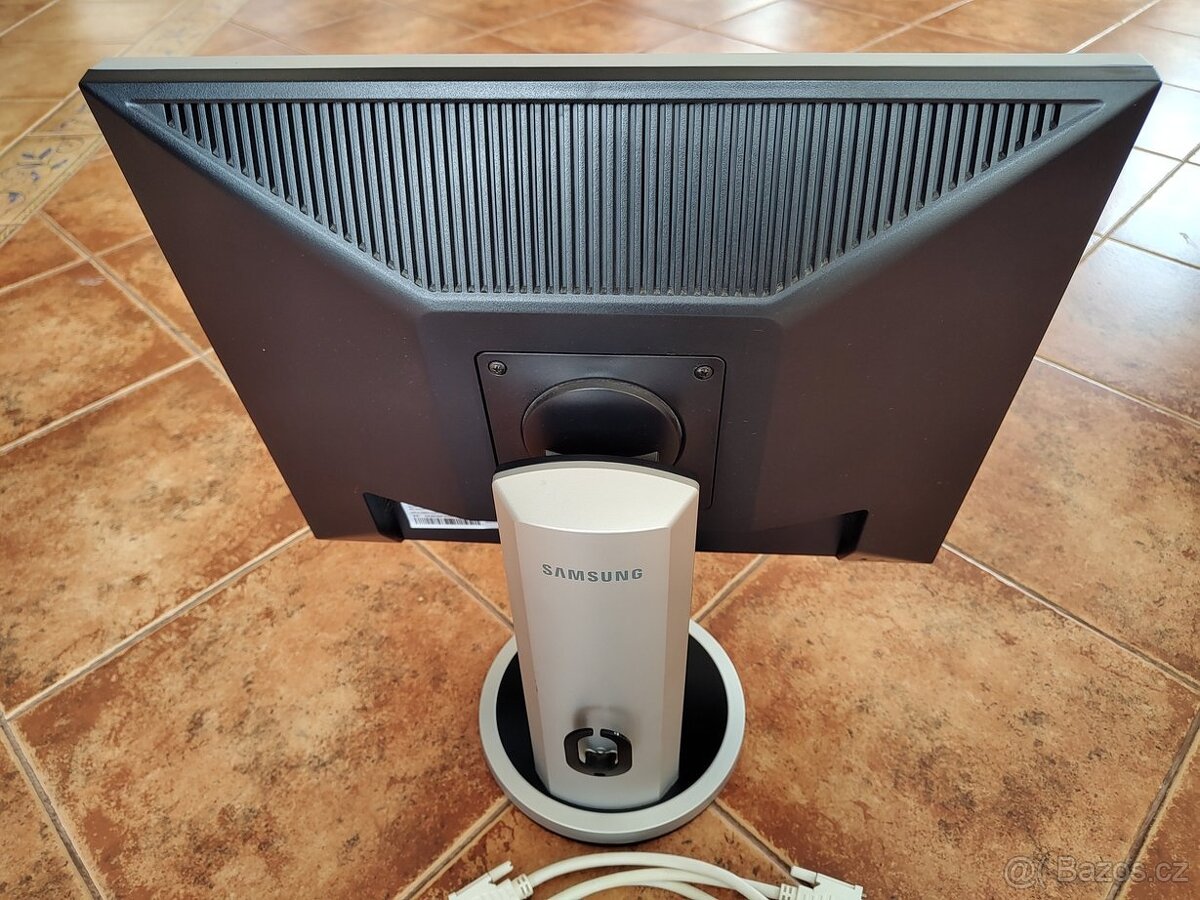 PC soc.775, C2D E7600, monitor - 13