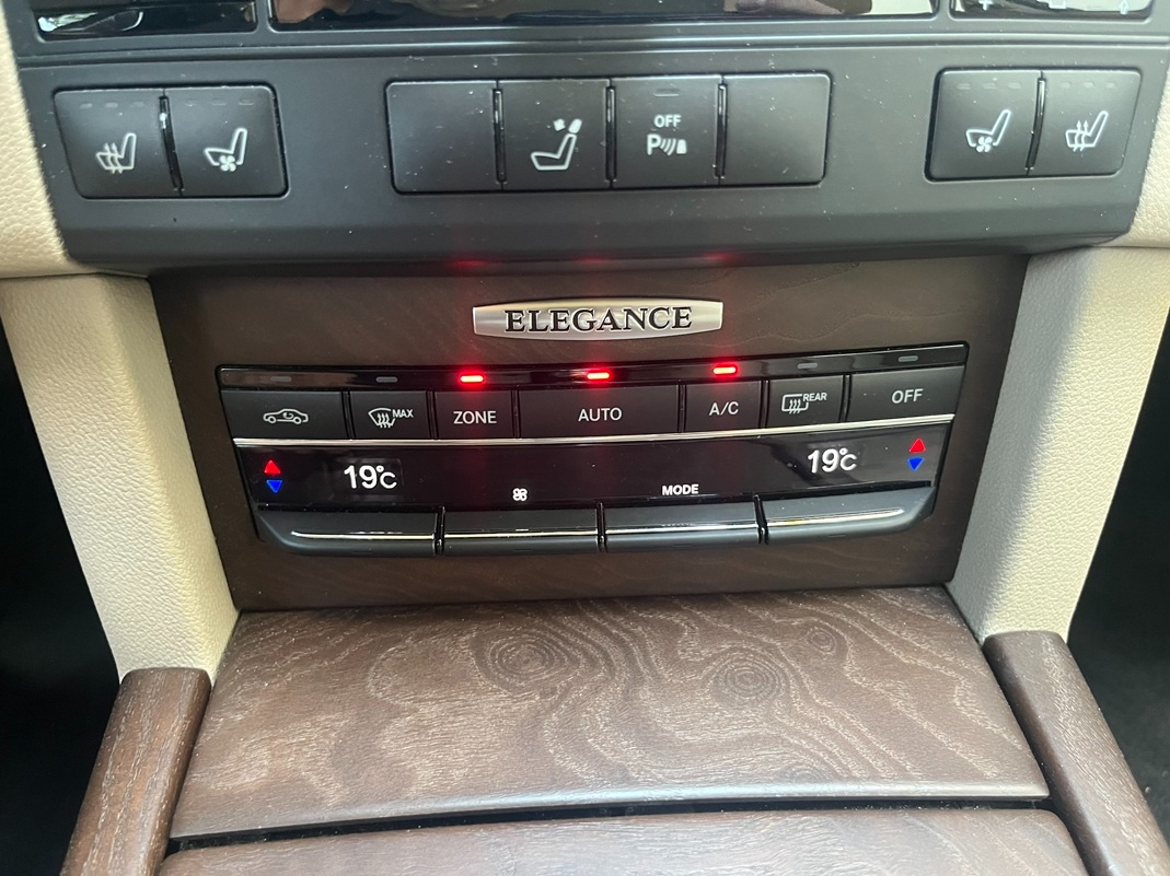 MERCEDES-BENZ W212 E300d V6 ELEGANCE Max.výbava - 13