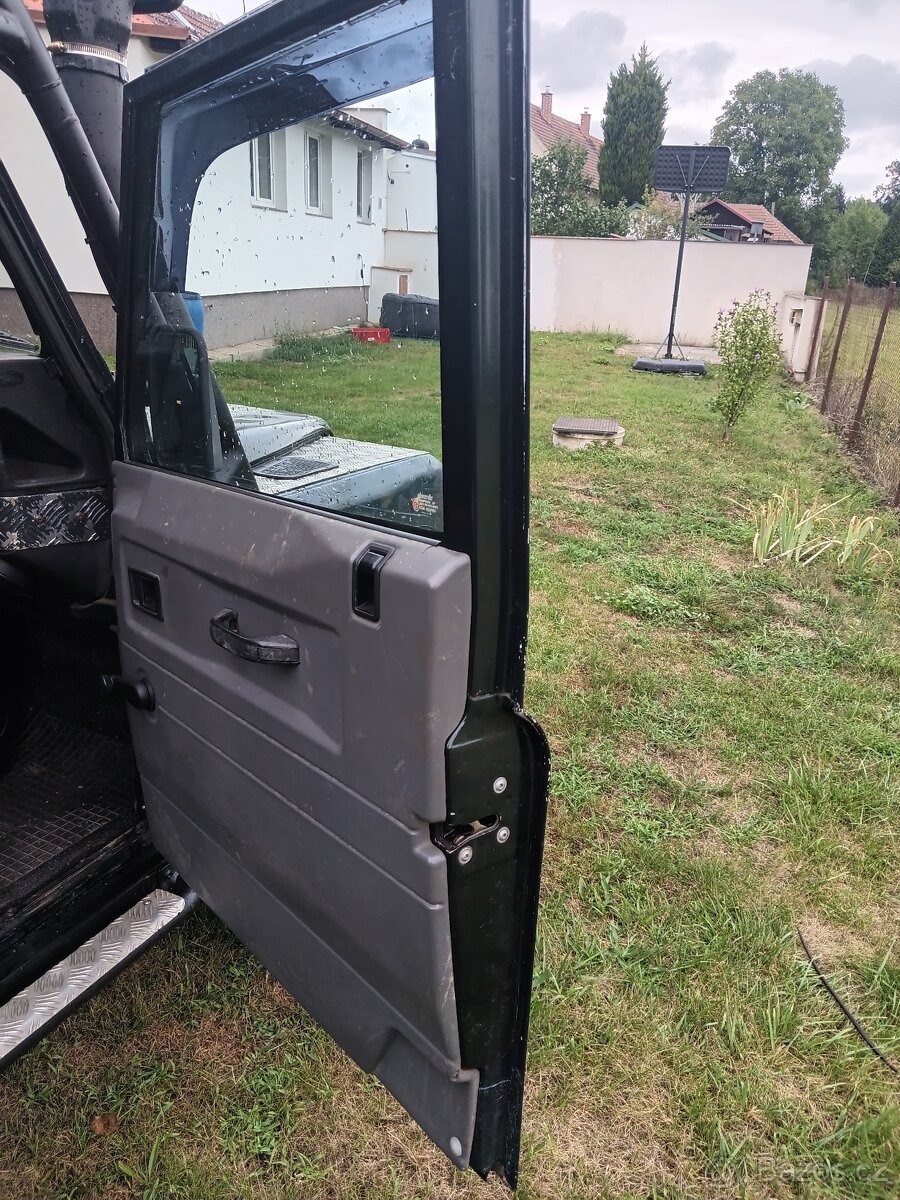 Land Rover Defender 300 TDI 110. Sleva - 13