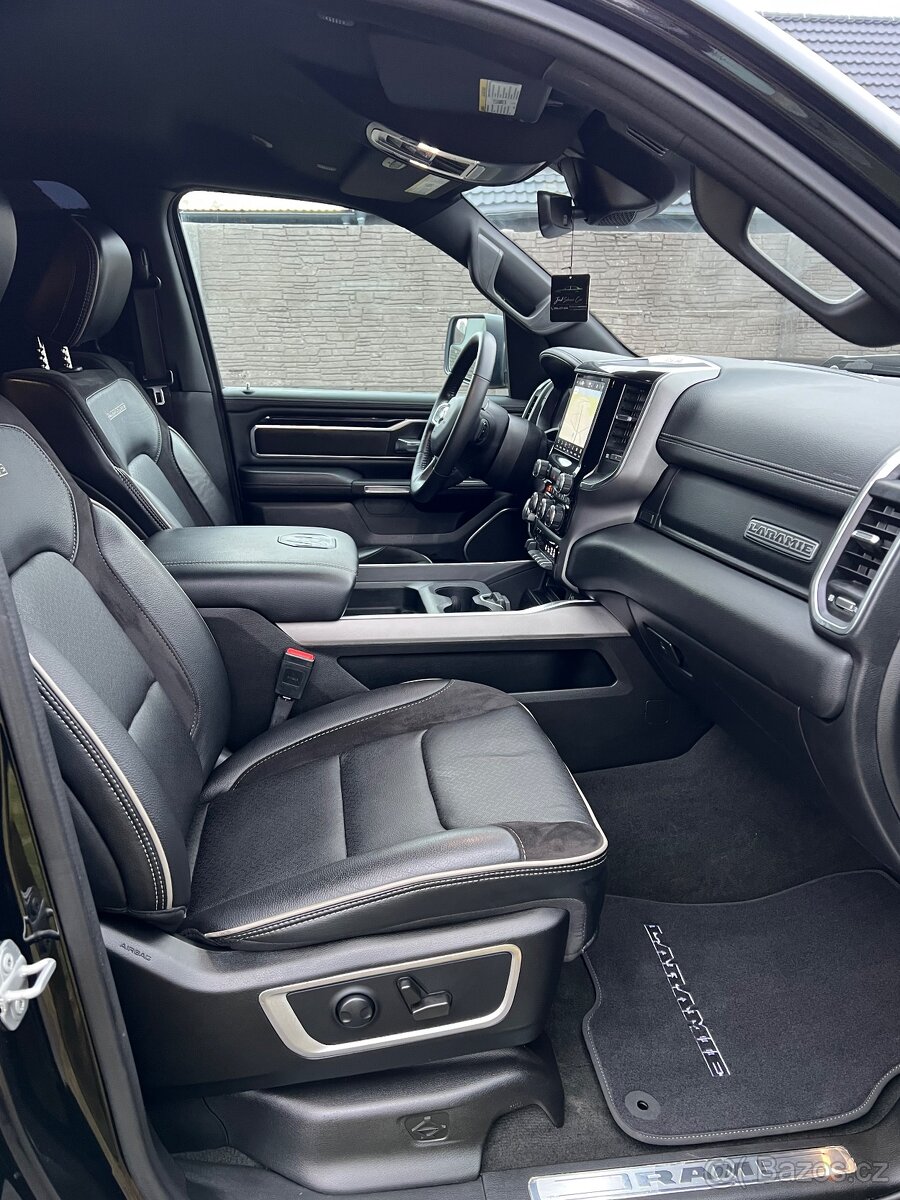 Dodge RAM Night-paket, 2022, 5.7l, TOP stav - 13