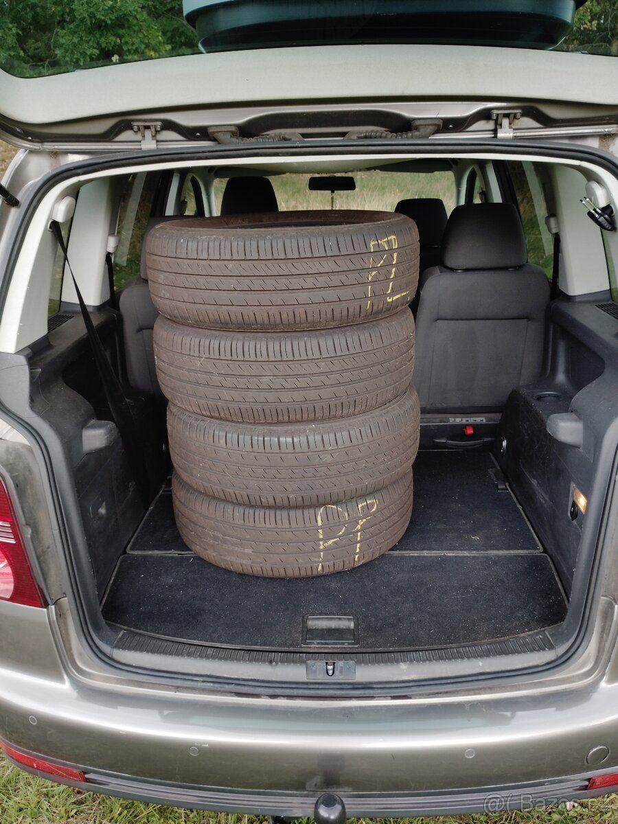 Volkswagen Touran - 13