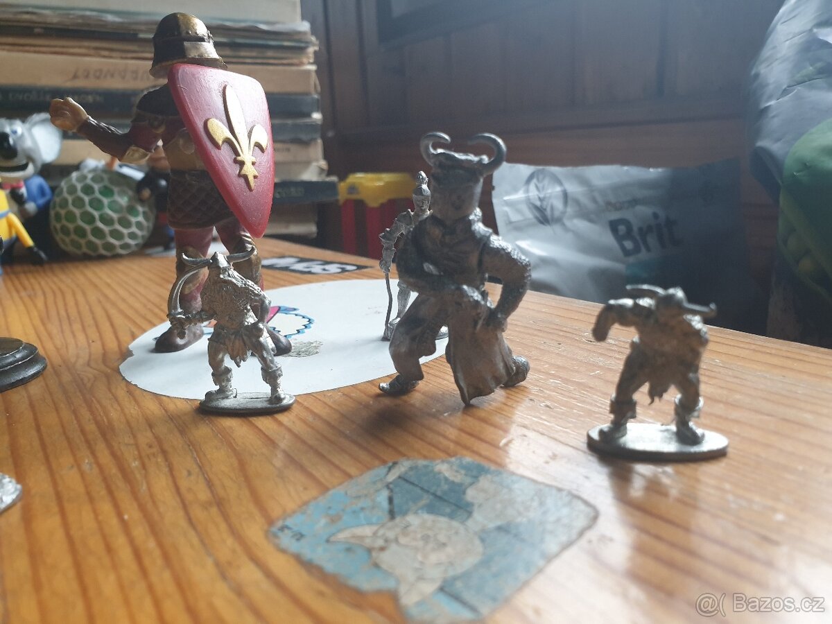 Vláčky vojáčci, figurky... - 13