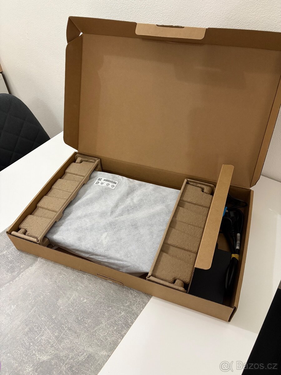 Herní notebook Acer Nitro V15 s příslušenstvím - 13