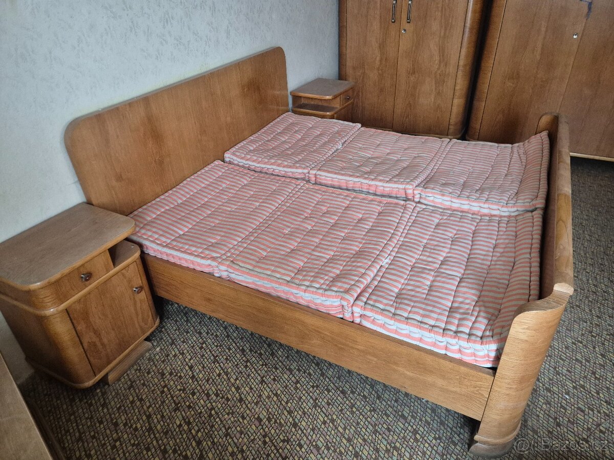 Ložnicový komplet, postele stolky - 13