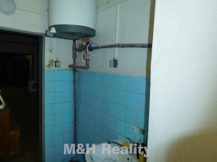 Pronájem prostoru o výměře 40 m2 v 1.PP haly - 13