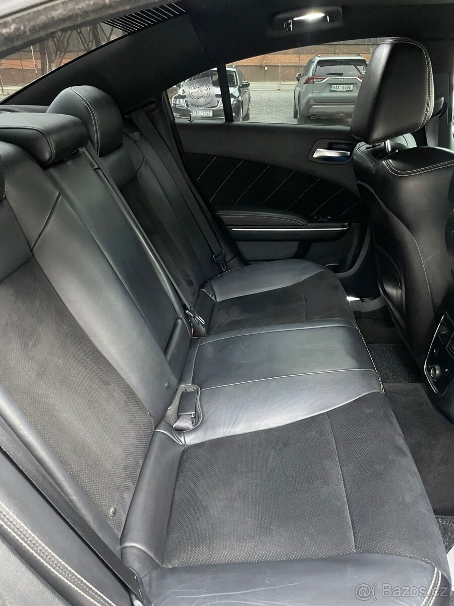 Dodge Charger 6,4 V8 HEMI SRT8 - 13