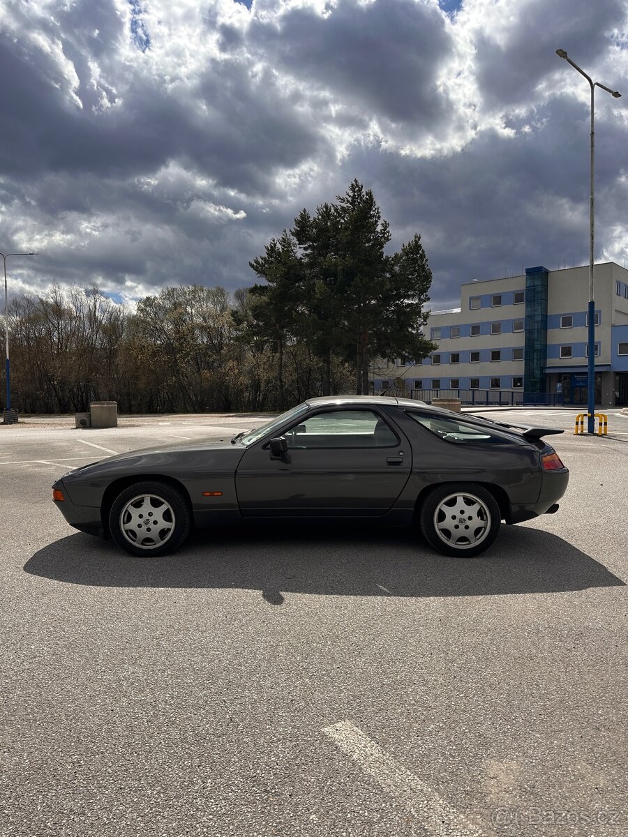 Porsche 928 S4 - 13