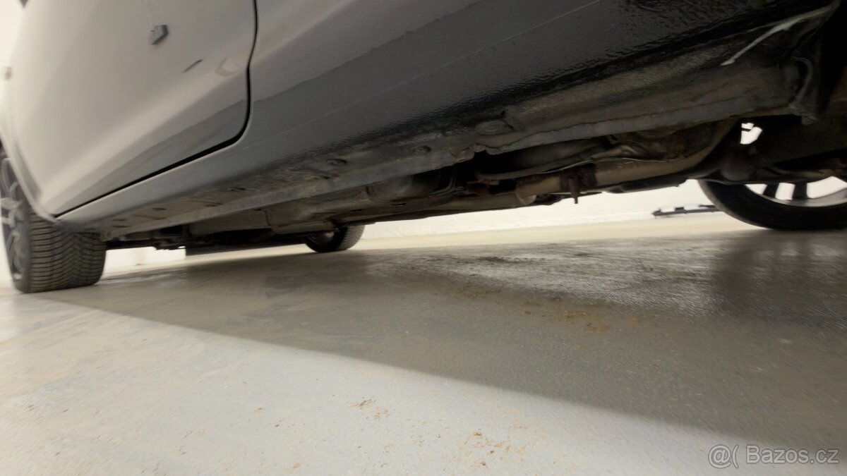 Opel Corsa 2010 1.6 - 13