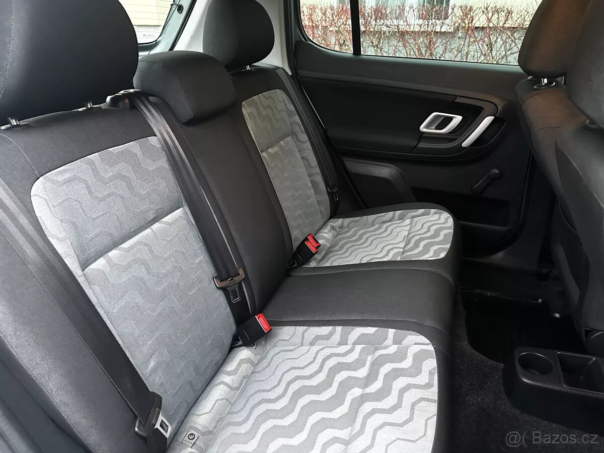 Škoda Fabia II 1.2 12V 44kW Klima ALU R16 1. majitel 2009 - 13