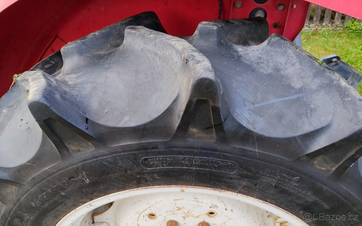 Malotraktor Yanmar s čelním nakladačem - 13