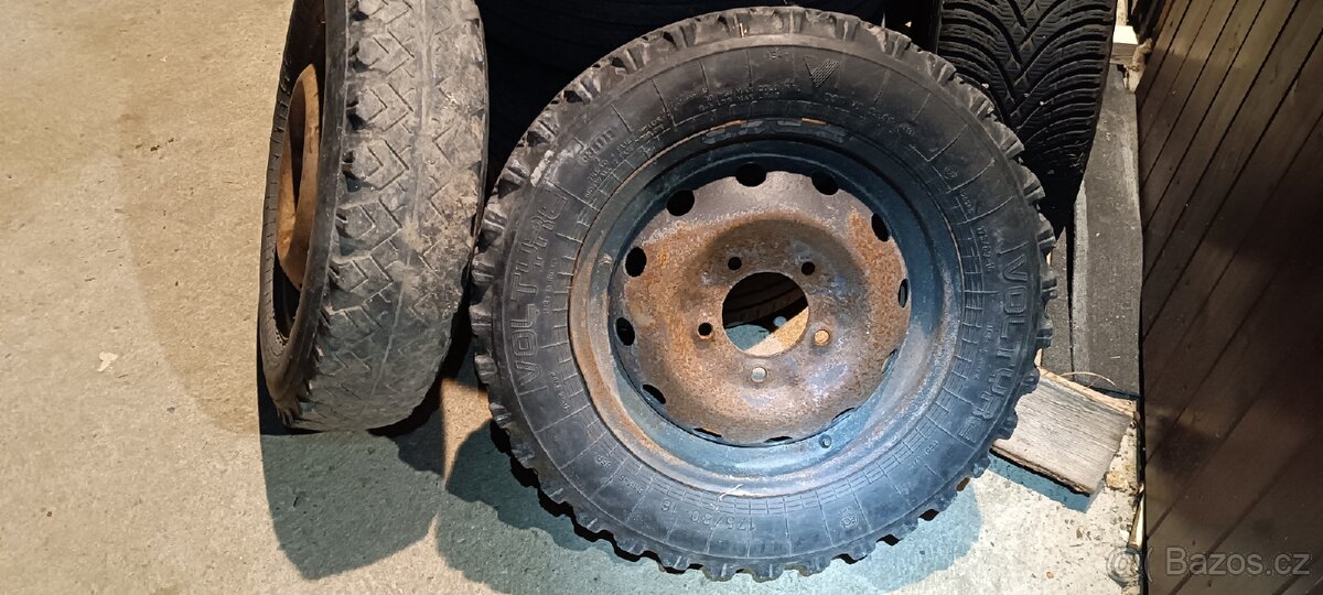 Lada Niva díly + kola - 13