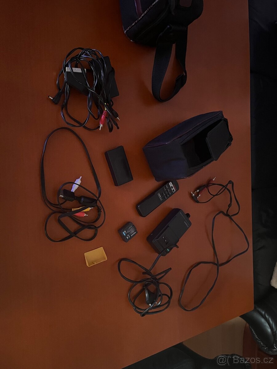 CANON UC 100, 8 mm Video Camcorder - 13