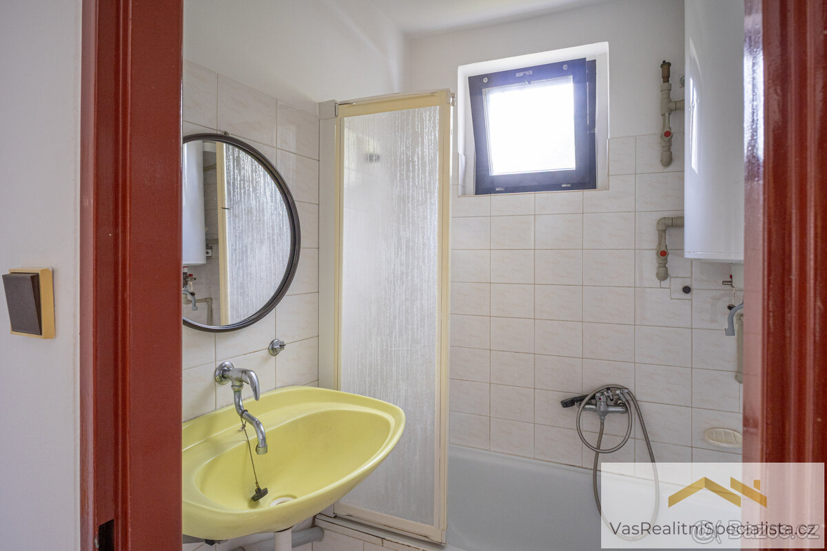 Ráj klidu a přírody: rovinatý pozemek s rekreačním objektem - 13