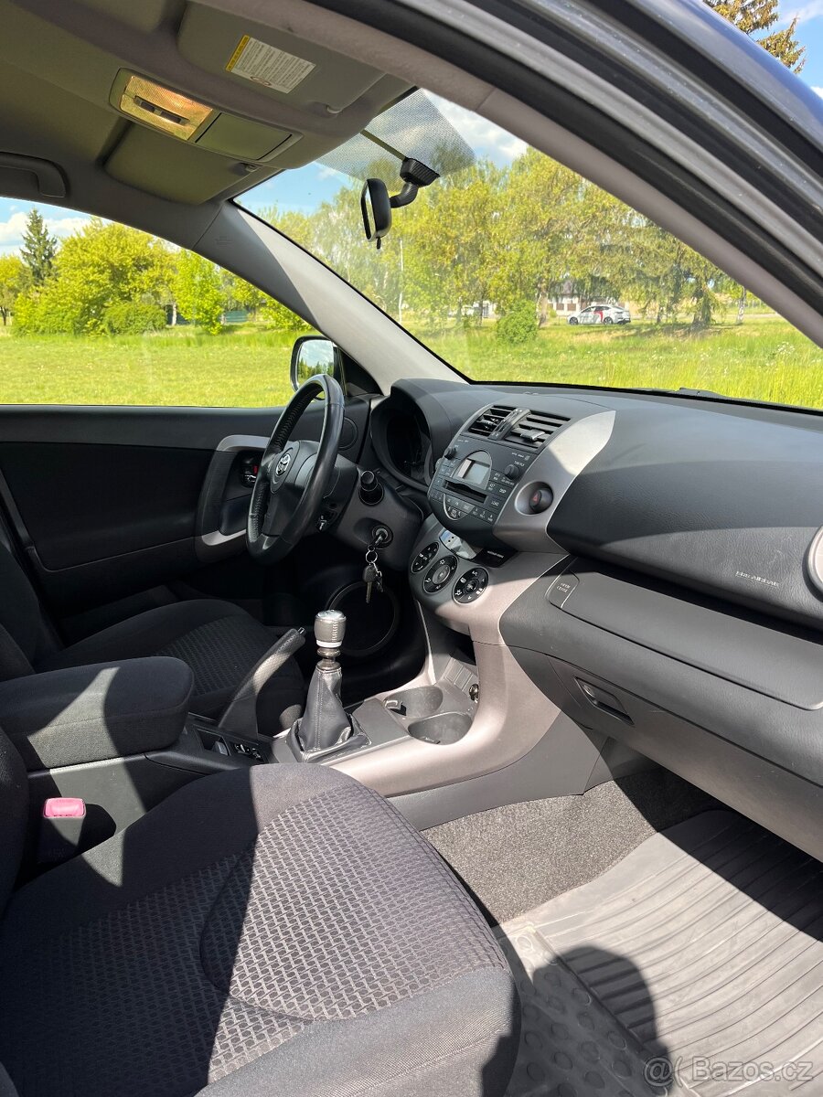 Toyota RAV 4 - 13