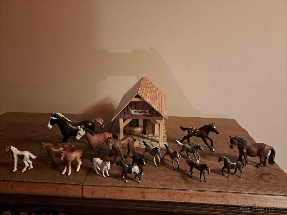 Prodám Schleich koně a příslušenství - 13