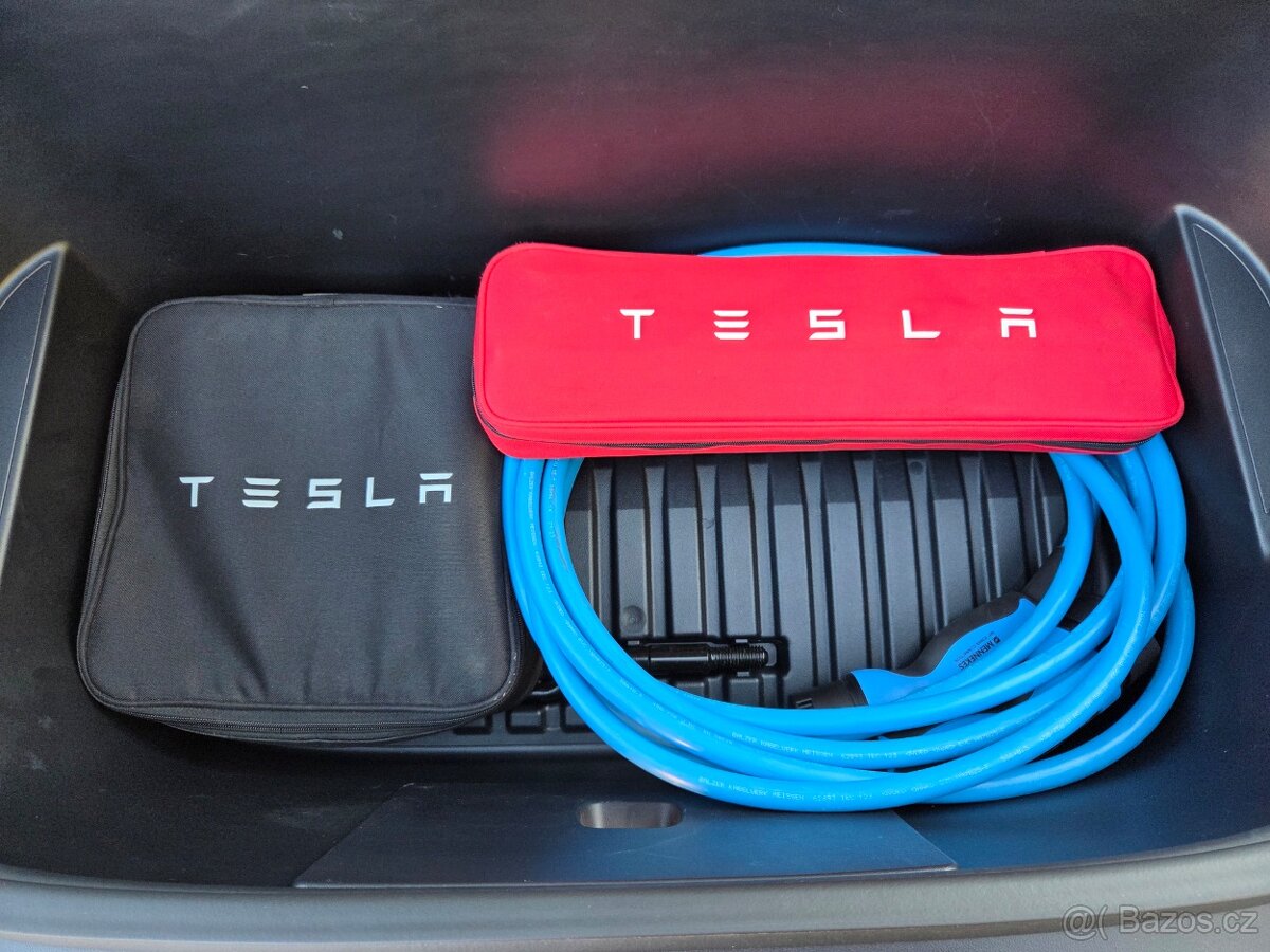 Tesla Model Y LFP / koupeno v ČR / modrá metalíza - 13