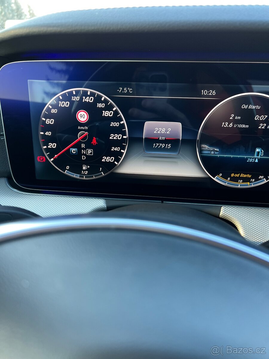 Mercedes-Benz E220d 4Matic / AMG Line /Dph - 13