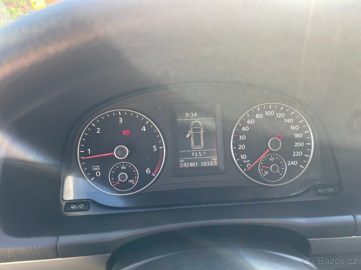 Volkswagen Touran, 7 místný, 1,6 TDI, 77 Kw, r.v. 2015 - 13