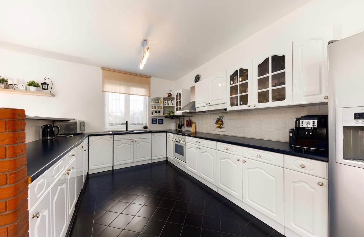 Pronájem baráku 6+kk - 13