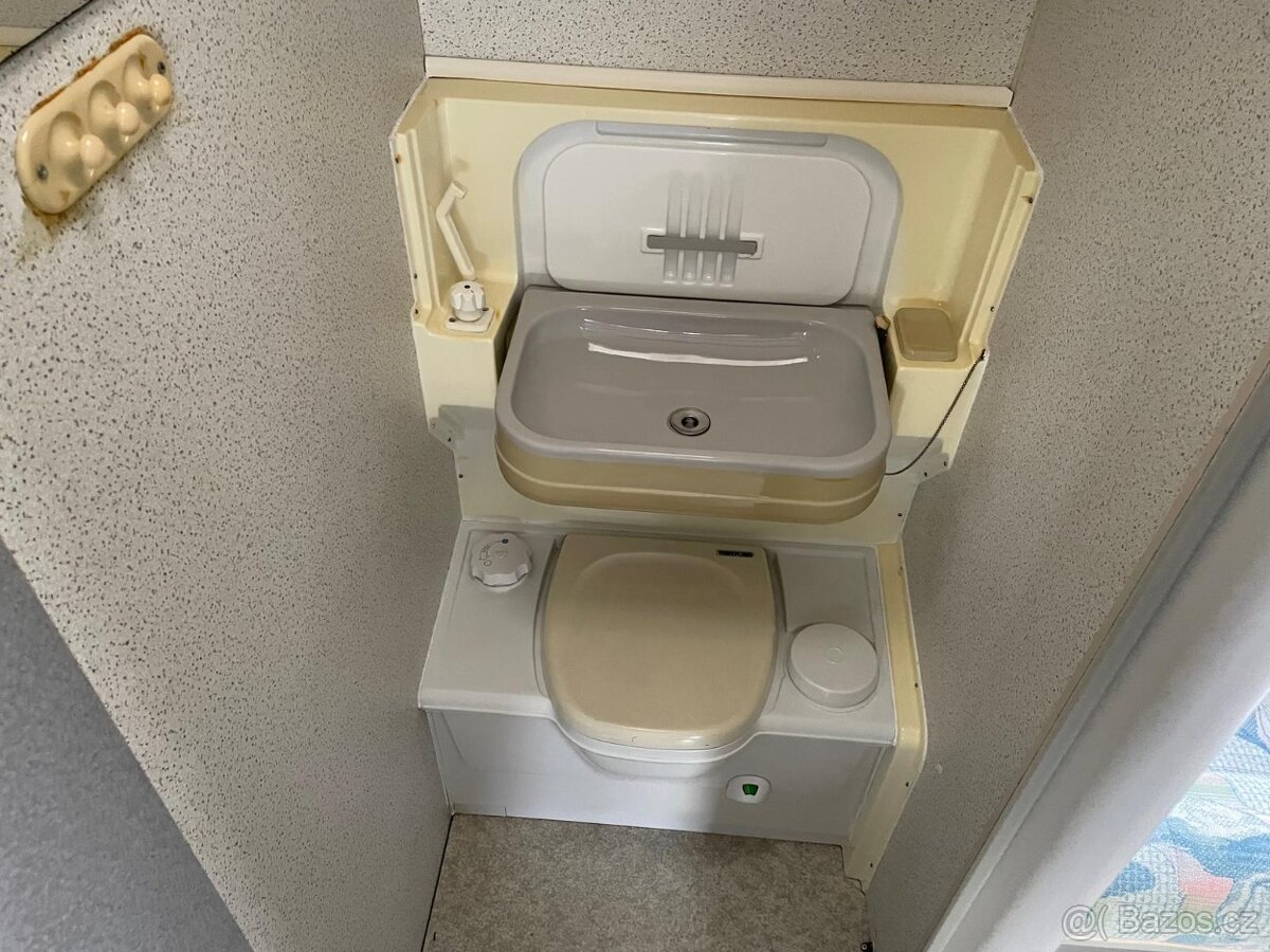 Beyerland Sprinter 430, 4 osoby, wc, 100km/h, přístřešek - 13