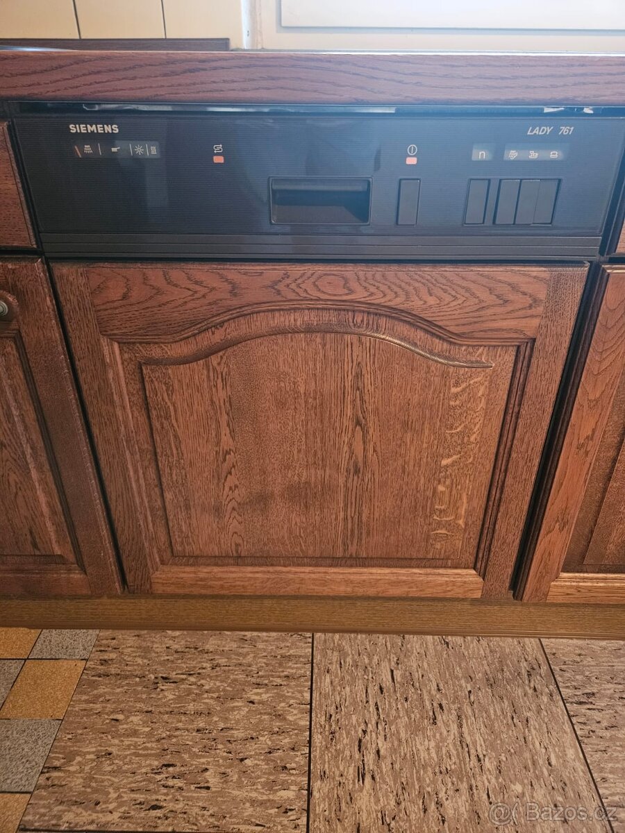 Masivní kuchyňská linka z Německa se spotřebiči - 13