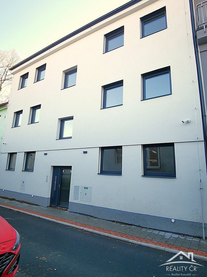 Novostavba domu s osmi byty a parkováním - 13