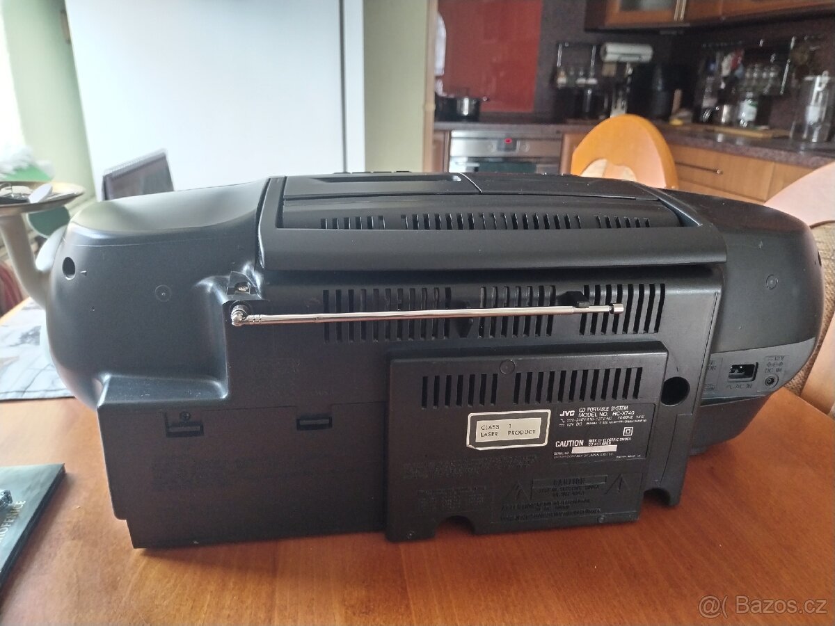 Rádiomagnetofon s CD JVC - 13