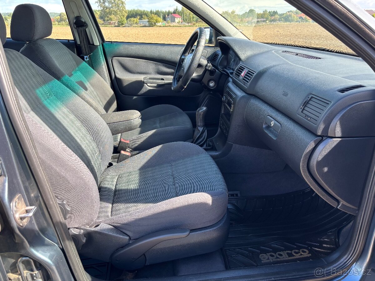 Škoda Octavia Combi 1.6i Tour - po servisu - 13