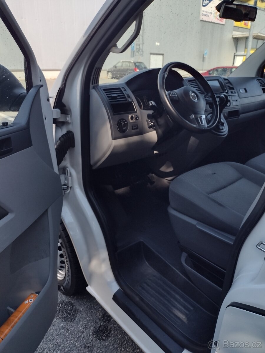 Volkswagen Transporter 2.0TDI - převoz psů - 13