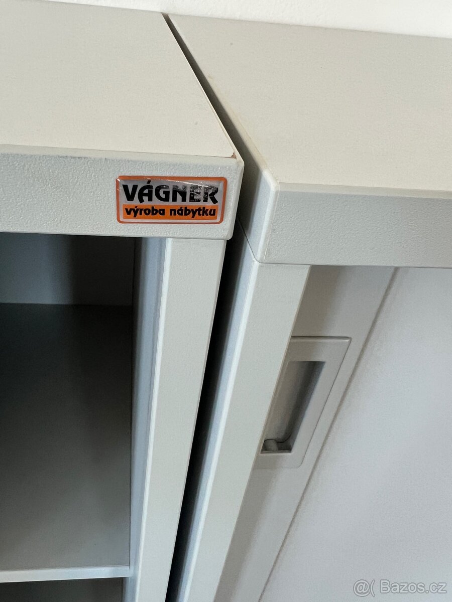 Vybavení kancelaře, nabytek, monitory, kavovary atd - 13