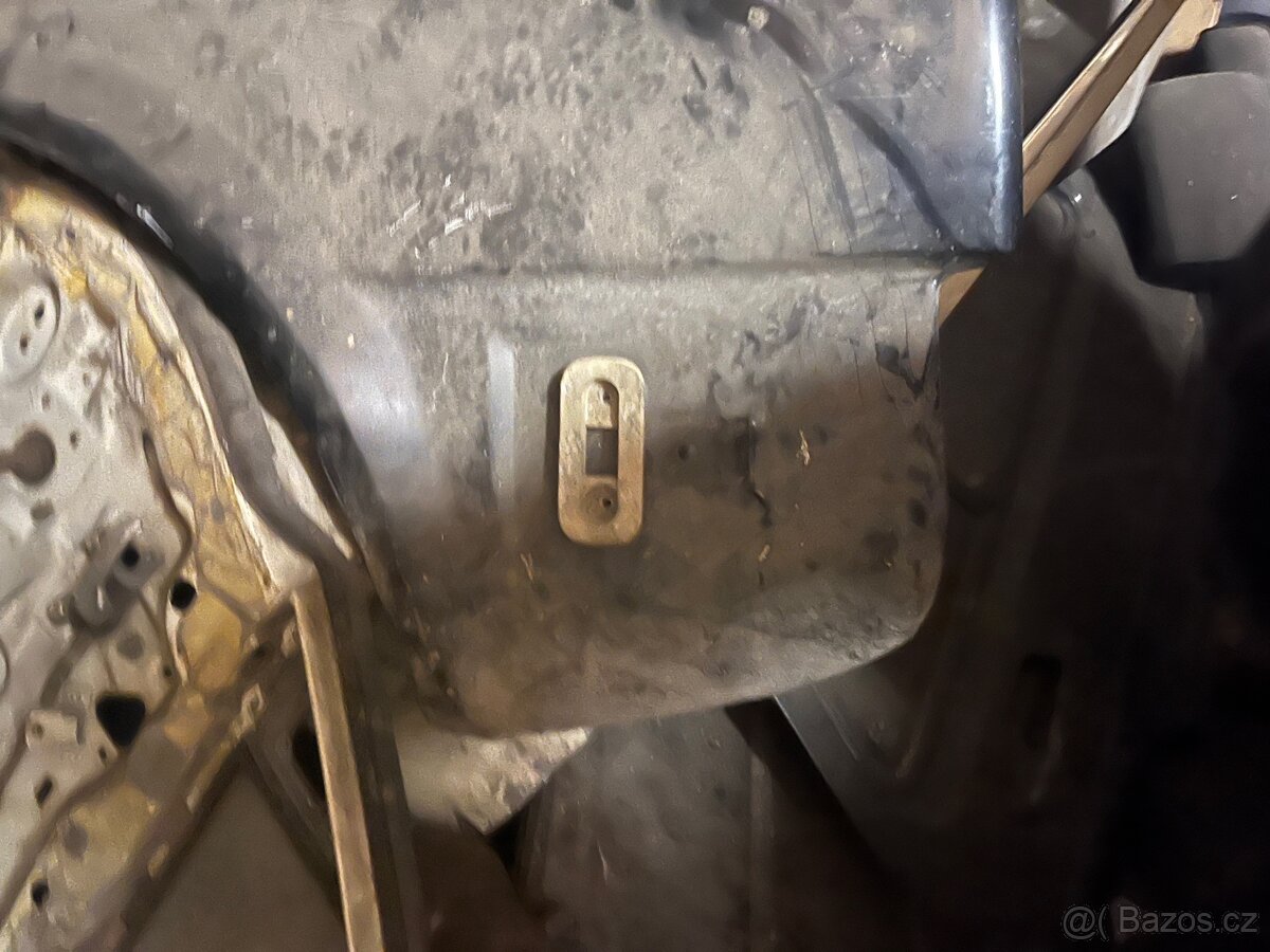 Prodám díly na historická auta - 13