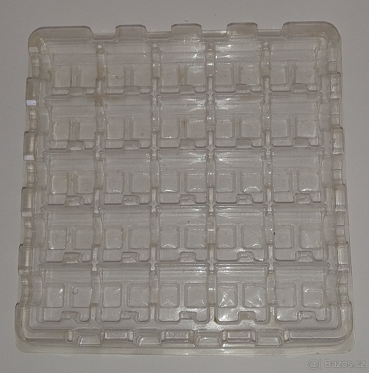 Plastová plata pro drobné součástky, materiál - 13
