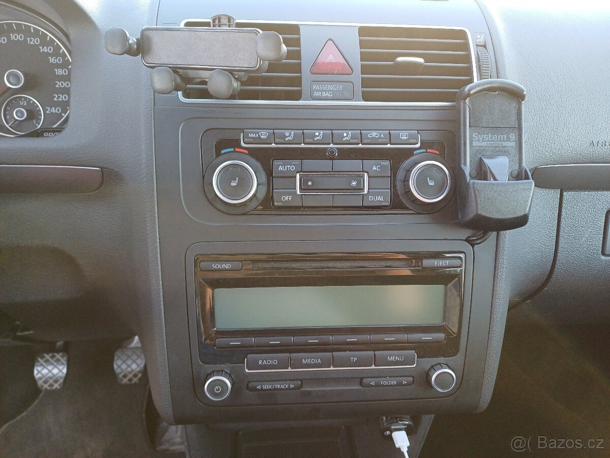 Volkswagen Touran 2,0 TDi 103KW 2010 - VELKÁ SLEVA - 13