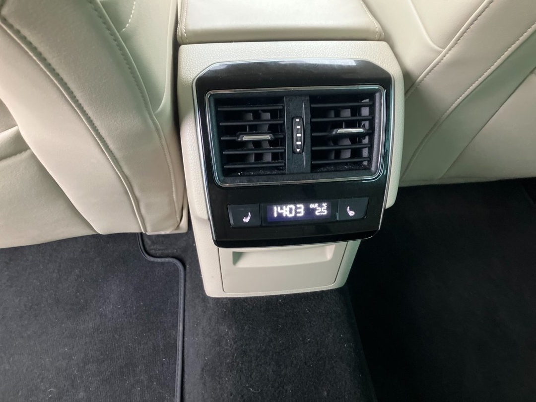 Škoda Superb combi 2.0TDI 110kW L&K /TAŽNÉ,NAVIGACE, ČR / - 13