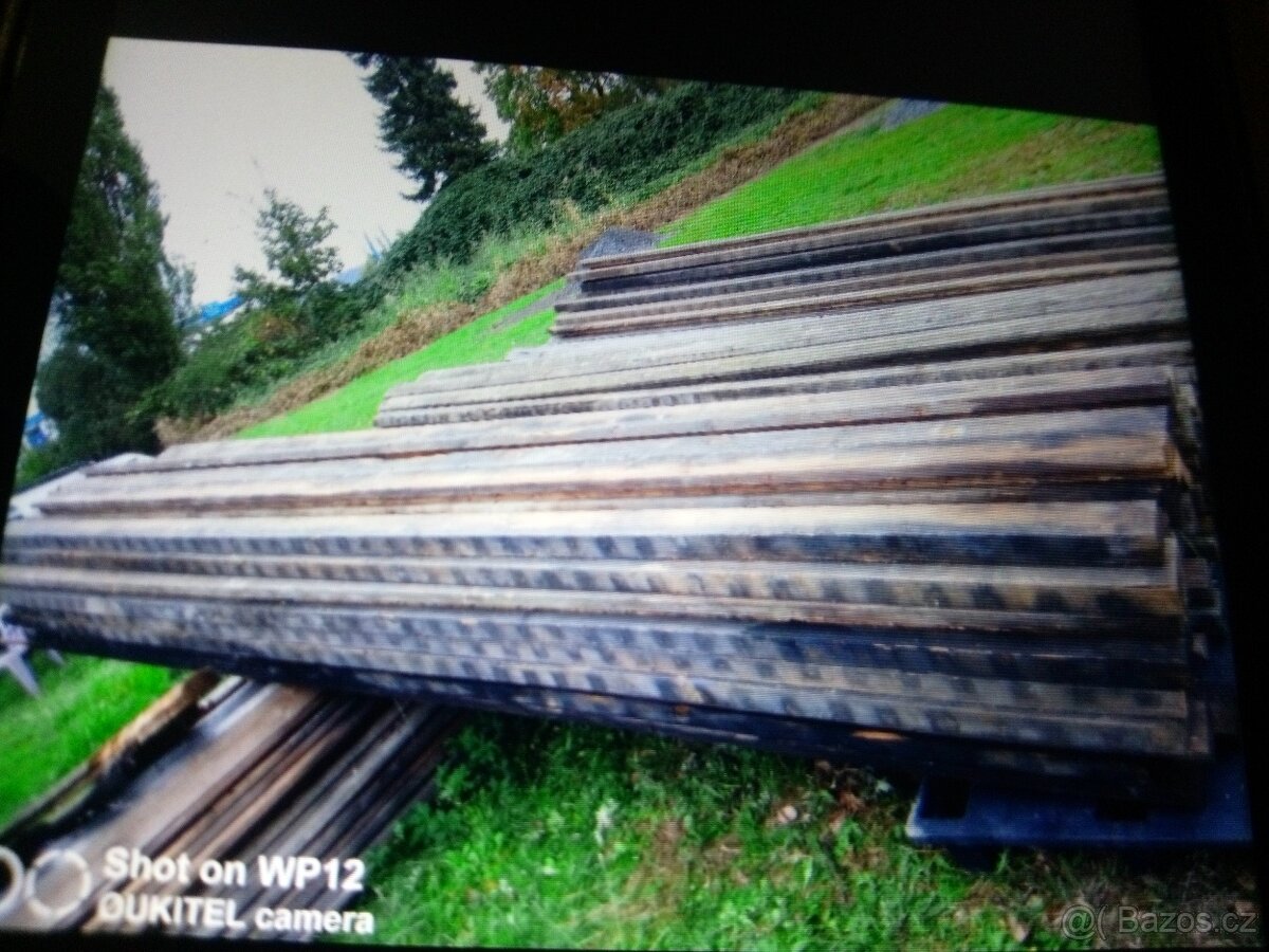 modřinove trámky, fošny,latě,desky,dřevěny rošt,plot,bouda - 13