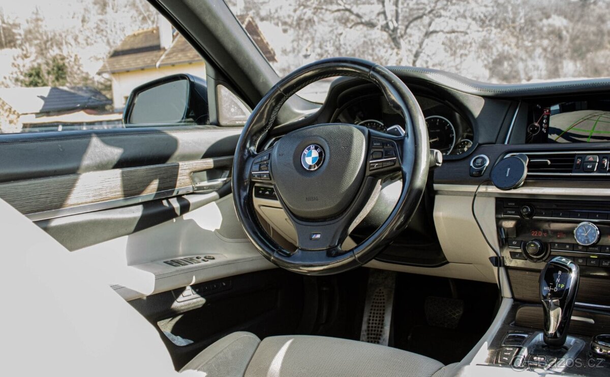 BMW 750i xDrive 2015 - 13